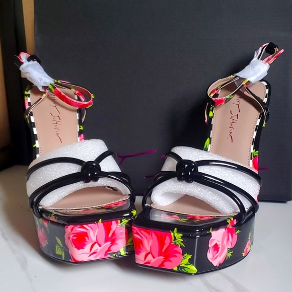 Betsey Johnson Tiky Platform Heel Sandals Floral - Picture 8 of 9